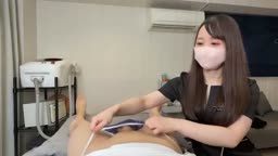 脱毛サロンで働くさおり(24)