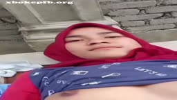Jilbab Ngentot Di Belakang Rumah, Memeknya Masih Merah