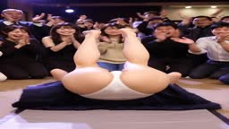 前転パンチラ (22)