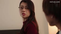 メガネ人妻司書　まきさん