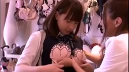 下着屋さんで店員とレズ