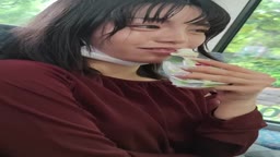 【腋毛超接写】バスで遭遇！素顔のスレンダー美女の変態腋見せポーズを超接写
