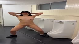 露出 男子便所 ヘコヘコ