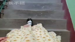 ワンピースめくり手持ち撮影