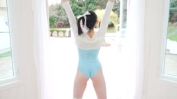 八重歯にニコニコスマイルが眩しい