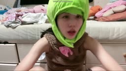 にゃんすにちゃん濡れてパンツにシミを作ってしまう