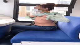 露出 電車内