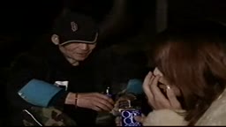 本物ホームレスとギャル 野外 手コキ アナルSEX