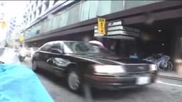 人々の前で露出