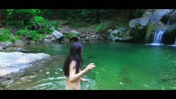 熟女の野外露出 オナニー 放尿