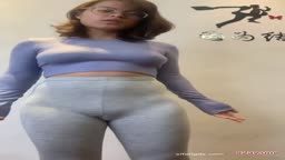 写真家が女子学生を騙してヨガウェアを着せる-3