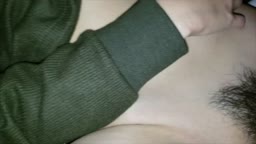 【個人】お子さんの横で...知らない男に身体を弄ばれ巨根を受け入れる美人妻 口を塞がれもがき中出しされる