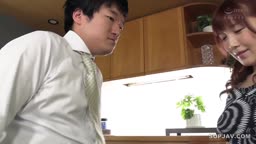 パンティーラインが浮き出るほどのむちむちタイトミニと気持ちよすぎる腿こき