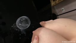 【色白爆乳 母乳搾り】