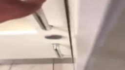 ト〇レ いきなり入る