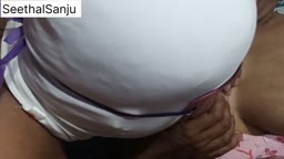 彼は授乳用に作られた巨大な乳房を吸っている（完全版）12