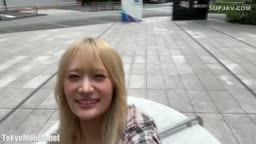 金髪ギャル　中出し