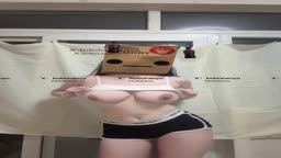 おっぱい丸出しダンス