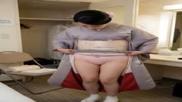 和服着替えパンチラ (13)