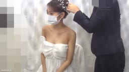 結婚式での着替 スタイル良美女