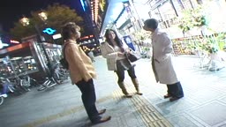【生ドル ● 素人】信号待ちの美乳美尻JDに突如ロケ車内で生フェラ‼ 剛毛マ〇コに生挿入成功‼ 公式シロドラー‼