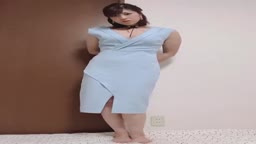 お下品に体見せつけます