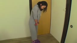 おしっこ少しずつ出して我慢、限界お漏らし