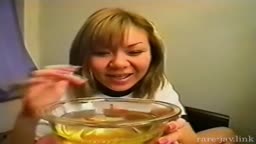 おしっこinボウル　飲尿