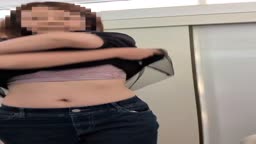 露出 女子便所 自撮り