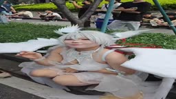 コスプレイヤー　おっぱいポロリ