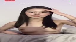 可愛い弾む彼女