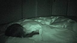 再婚相手の娘を襲う父