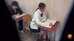 授業中におちびり→みんなに見られながらおもらし