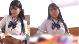 おねしょ中に目覚めるもおしっこを止められない女の子