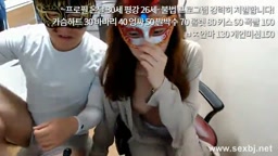 Korean BJ Couple flashes pussy on stream @34:30, licks dick through underwear @ 41m