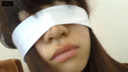 寝ている娘にイタズラ1