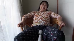 農家のぽっちゃり熟女と言う設定　無修正