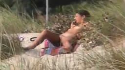 Naturist0023(日光浴しながら慰めるお姉さん隠し撮り)