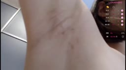 可愛いボブ娘の腋毛