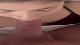 笑顔の彼女によるフェラチオ