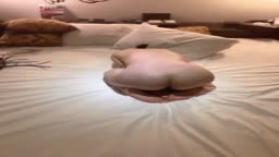 しばかれる女