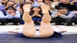 前転パンチラ (26)