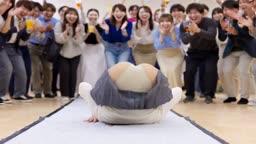 前転パンチラ (28)