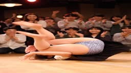 前転パンチラ (30)