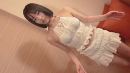 スレンダーの普通の女の子に中出し。