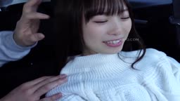 お嬢様大生の車内フェラ
