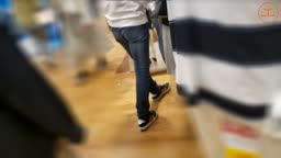 【個人】デカ尻女を公園へ呼び出して返済させたらちゃんと持ってきた。けど・・・・。夜の公園、他人棒で突きながら延滞金を徴収。少しハラハラした野外ハメを公開特典