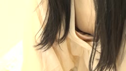 チラ乳首3房_美人1人