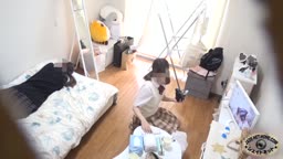 JKが友達の部屋でオナニーしてたらバレた！