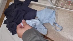 【個人】元グラビア巨乳妻 お子さんに咥えてる姿を見せつけ中出しまで...特典